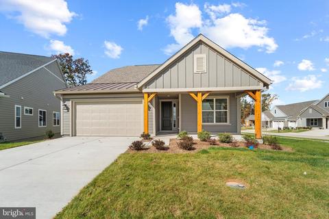 174 Milkweed Dr, Lake Frederick, VA 22630