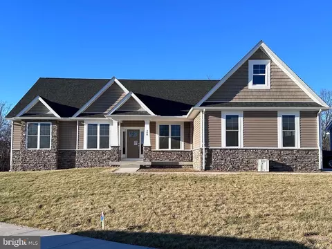 308 Summerfield Dr, Winchester, VA 22602
