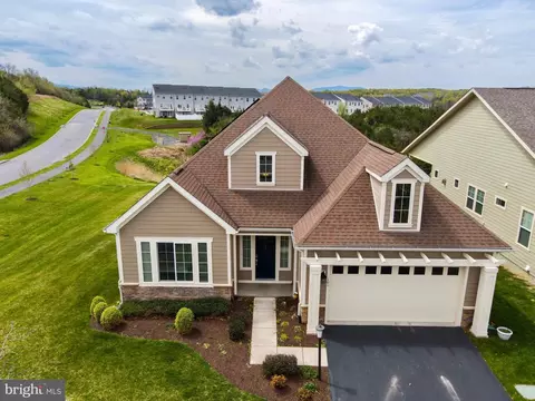 101 Harvester Dr, Lake Frederick, VA 22630