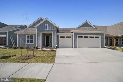 222 Milkweed Dr, Lake Frederick, VA 22630
