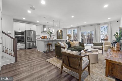 156 Leather Flower Dr, Lake Frederick, VA 22630