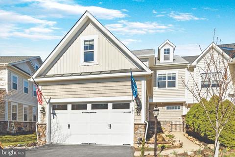 107 Osprey Dr, Lake Frederick, VA 22630