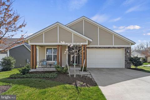 100 Peregrine Ct, Lake Frederick, VA 22630