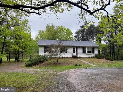 1049 Dicks Hollow Rd, Winchester, VA 22603