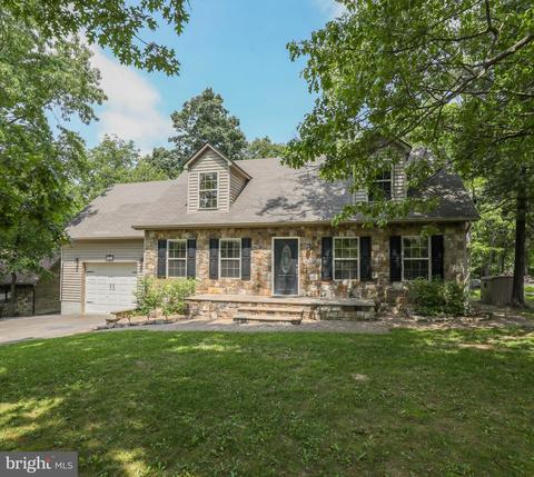 235 Fairway Cir, Cross Junction, VA 22625