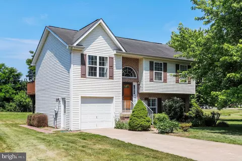 131 Lexington Ct, Stephens City, VA 22655