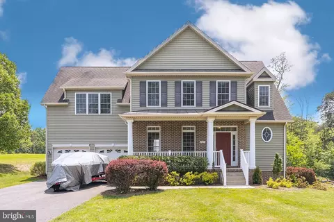 120 Colonial Dr, Cross Junction, VA 22625