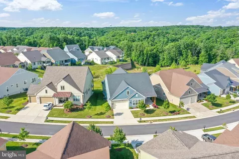 129 Nuthatch Dr, Lake Frederick, VA 22630