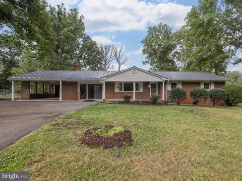 110 Laurel Hill Dr, Stephens City, VA 22655
