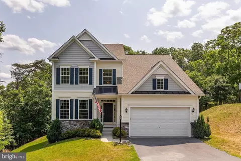 210 Woods Dr, Cross Junction, VA 22625