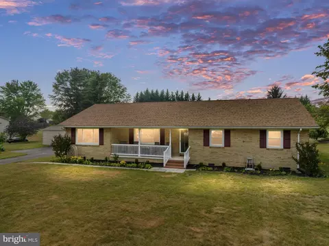 105 Essex Cir, Stephens City, VA 22655