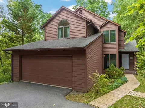 111 Sycamore Pl, Cross Junction, VA 22625