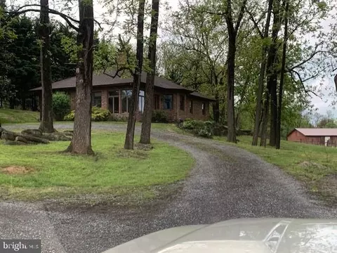 205 View W Ln, Clear Brook, VA 22624