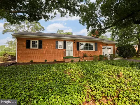 105 Milam Dr, Winchester, VA 22602