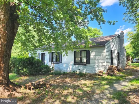 1040 Dicks Holw, Winchester, VA 22603