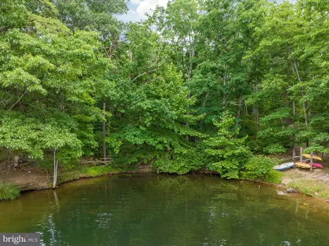 150 S Lakeview, Cross Junction, VA 22625