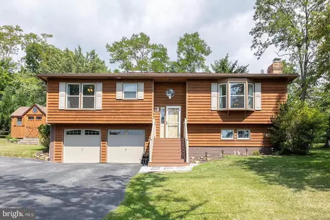 409 Sunset Cir, Cross Junction, VA 22625