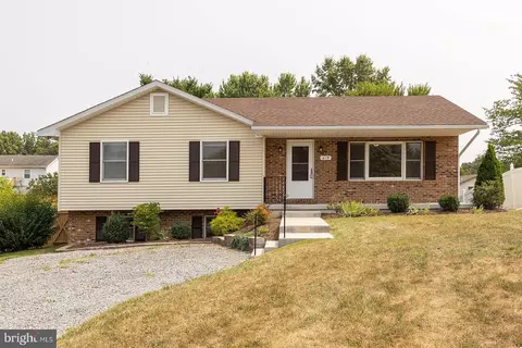 219 Killdeer Rd, Stephens City, VA 22655