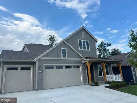 109 Pipit Ct, Lake Frederick, VA 22630