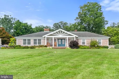 420 N Hayfield Rd, Winchester, VA 22603