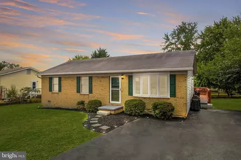 108 Golden Pond Cir, Stephens City, VA 22655