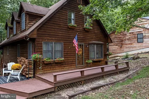 322 Overlook Dr, Cross Junction, VA 22625