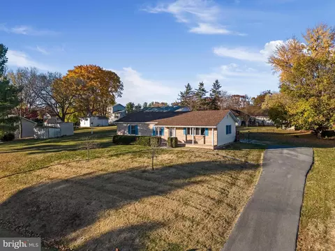 111 Pebble Brook Ln, Winchester, VA 22602