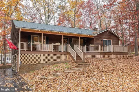 207 Laurel Dr, Cross Junction, VA 22625