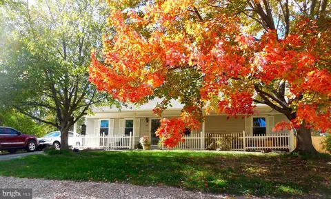 105 Robin Ave, Stephens City, VA 22655