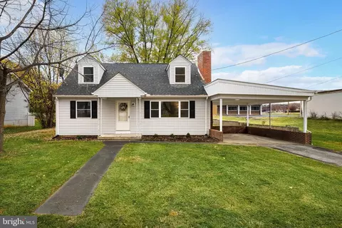 102 Hickory Ln, Winchester, VA 22603