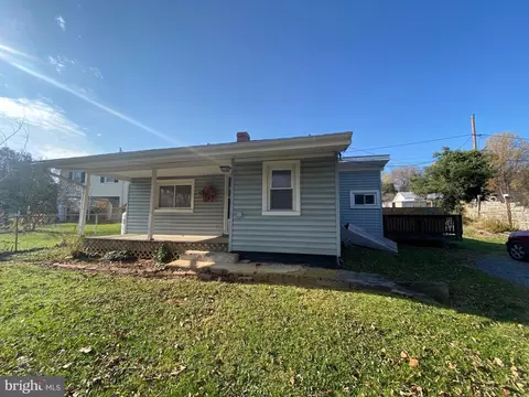 1063 Foreman Ln, Winchester, VA 22603