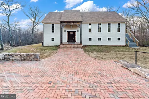 323 Bobcat Trl, Winchester, VA 22602
