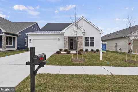 147 Cowbird St, Lake Frederick, VA 22630