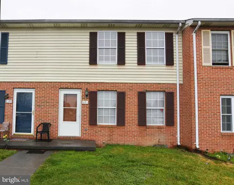 221 Nottoway Dr, Stephens City, VA 22655