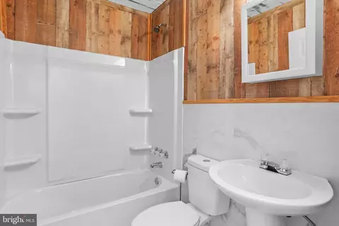 Bath - 107 Apache Trl, Winchester, VA 22602 photo 1 of 2
