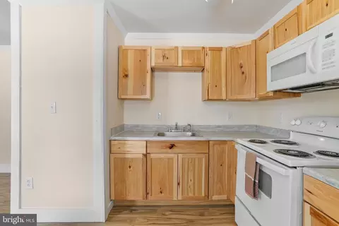 Kitchen - 107 Apache Trl, Winchester, VA 22602 photo 3 of 5
