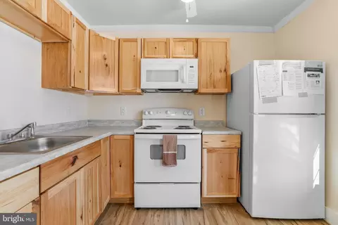Kitchen - 107 Apache Trl, Winchester, VA 22602 photo 2 of 5