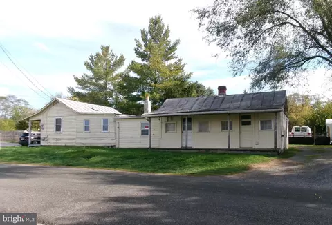 Exterior - 2349 Third St, Middletown, VA 22645 photo 5 of 15