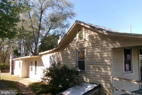 Exterior - 2349 Third St, Middletown, VA 22645 photo 6 of 15