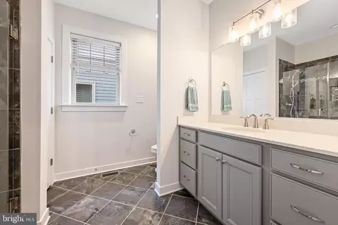 Bath - 147 Doonbeg Ct, Winchester, VA 22602 photo 2 of 5
