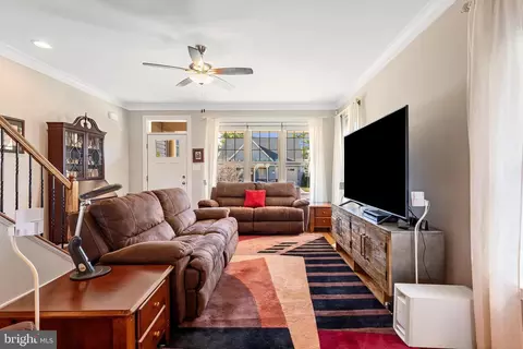 Living - 147 Doonbeg Ct, Winchester, VA 22602 photo 2 of 3