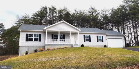 150 Country Club Dr, Cross Junction, VA 22625