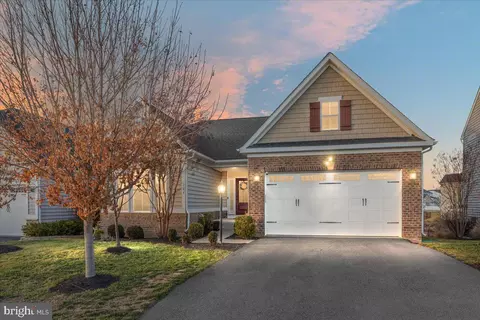 104 Atlantis Ln, Lake Frederick, VA 22630