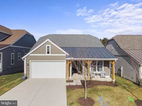 121 Mallard Dr, Lake Frederick, VA 22630