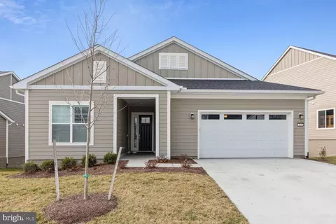 214 Milkweed Dr, Lake Frederick, VA 22630