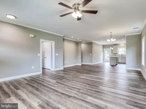 Living - 123 Doonbeg Ct, Winchester, VA 22602 photo 2 of 3