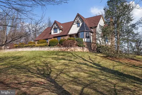 217 Gloucester Dr, Winchester, VA 22603
