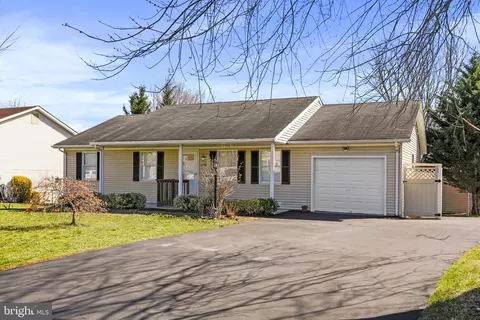 230 Nightingale Ave, Stephens City, VA 22655
