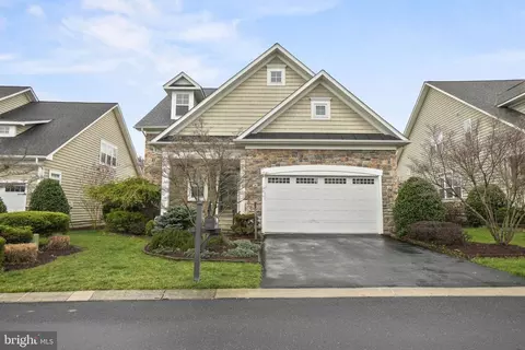 132 Grebe Dr, Lake Frederick, VA 22630