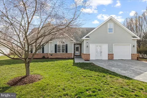 135 Caspian Dr, Stephens City, VA 22655